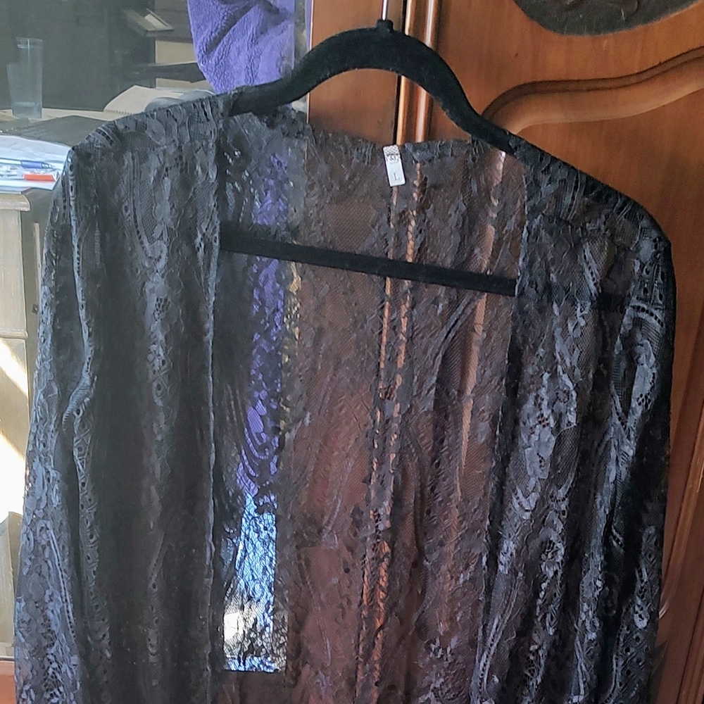 Lacey Black overlay jacket, with fringed sleeves and bottom sz L. - Picture 2 of 16